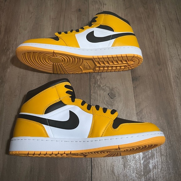 Air Jordan 1 Mid ‘Reverse Yellow Toe’ - Picture 2 of 6